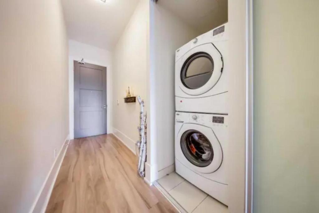 Metropolis Loft - Cn Tower Apartment Toronto Bagian luar foto