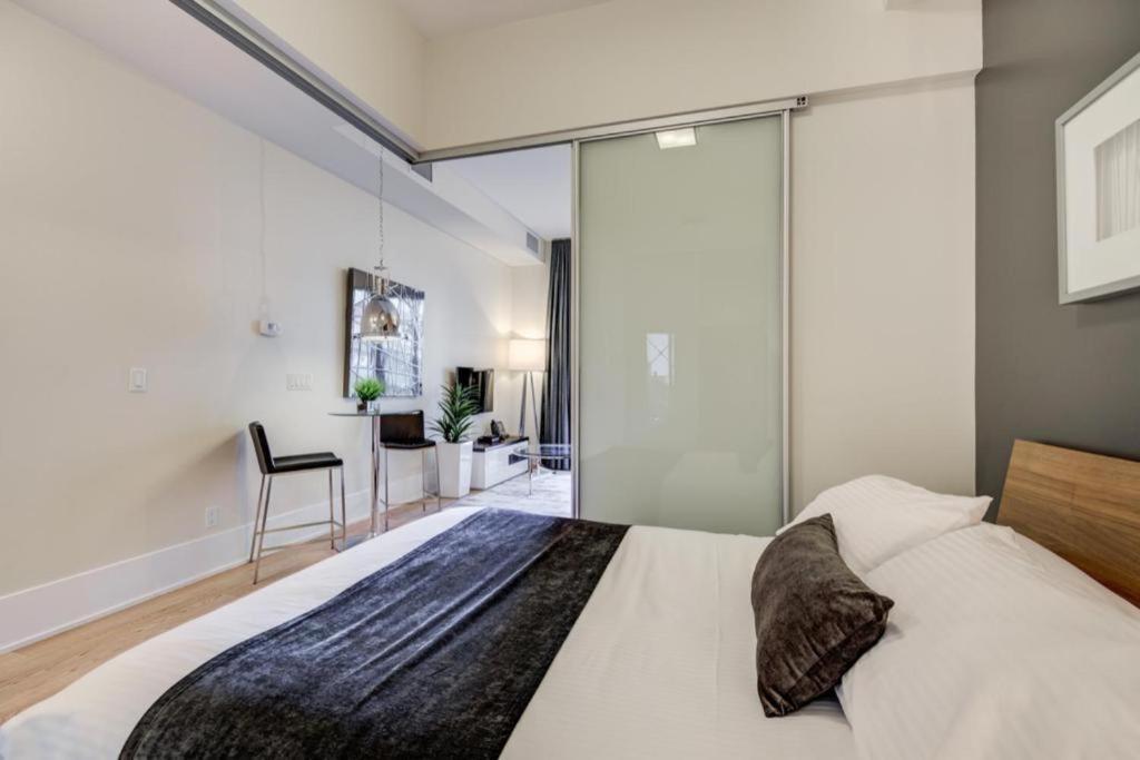 Metropolis Loft - Cn Tower Apartment Toronto Bagian luar foto